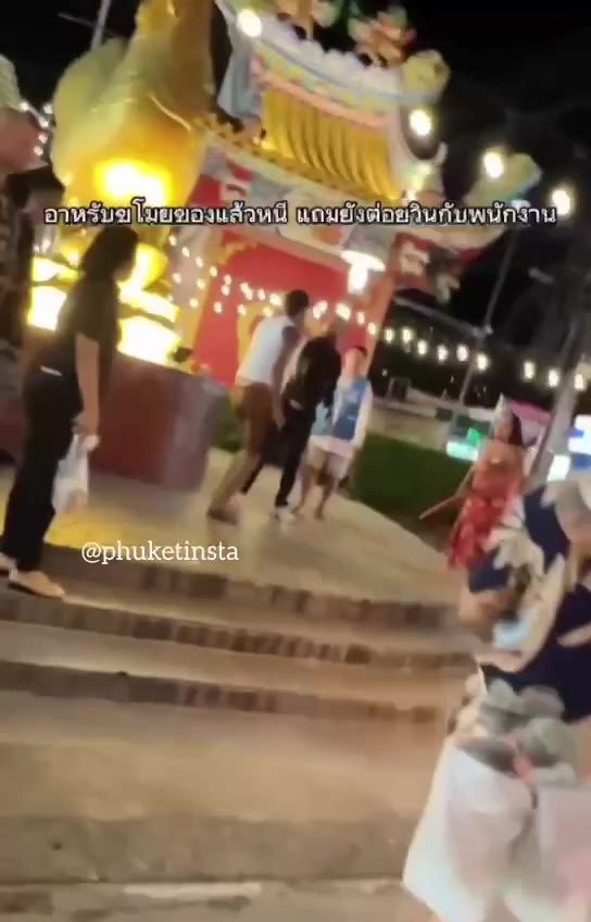 A foreigner tried to steal things on Phuket but was arrested by local residents.
