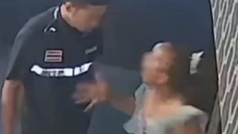 تم تغريم امرأتين أجنبيتين 10,000 باهت لكل منهما بعد حادثة مع حراس تايلانديين في حانة بشارع بانغلا، بوكيت.