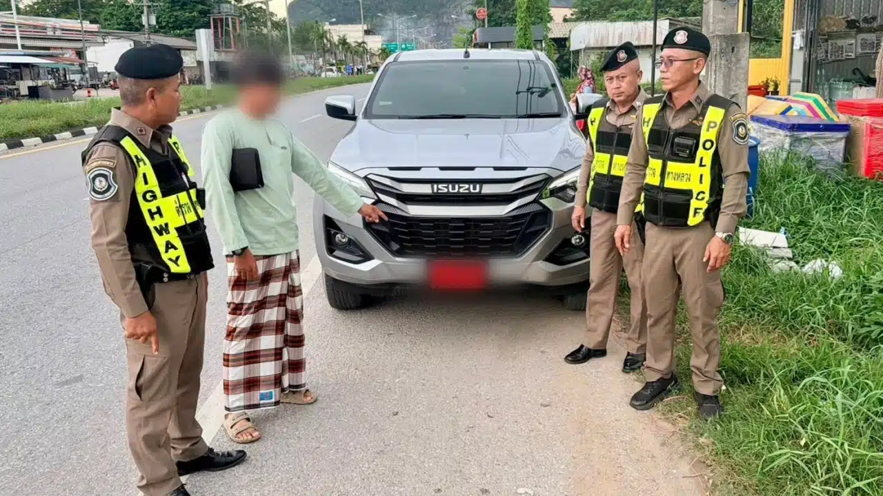 ตํารวจจราจรกรุงเทพฯ จับกุมชายใช้ป้ายทะเบียนแดงปลอม G-9999